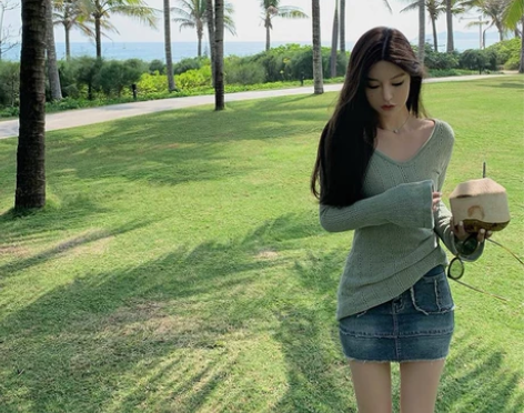 早安樊樊 纯欲V领针织连衣裙女春性感收腰显...