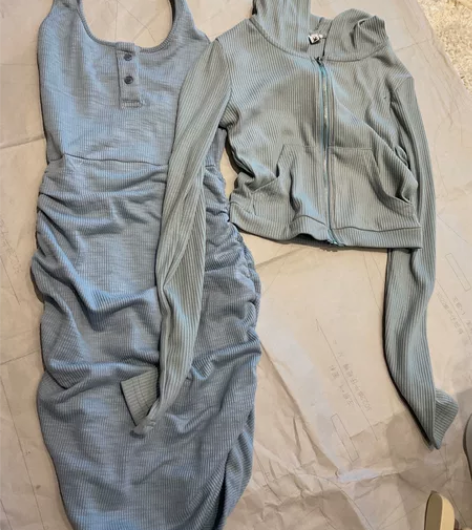 图图小有名气的店挂脖纯色肌理感性感纯欲紧身...