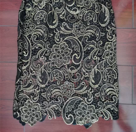 烫金水溶蕾丝中裙半身裙，小码，瘦人穿。闲置...