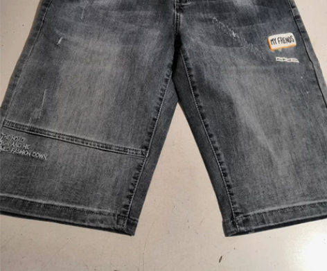 只剩一件32码，全新，七分牛仔裤男薄款，宽...