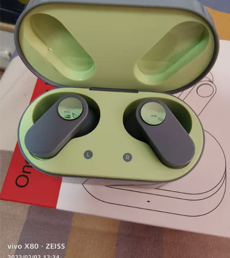 一加耳机,效果嘎嘎的,待机时间长!换别的品...