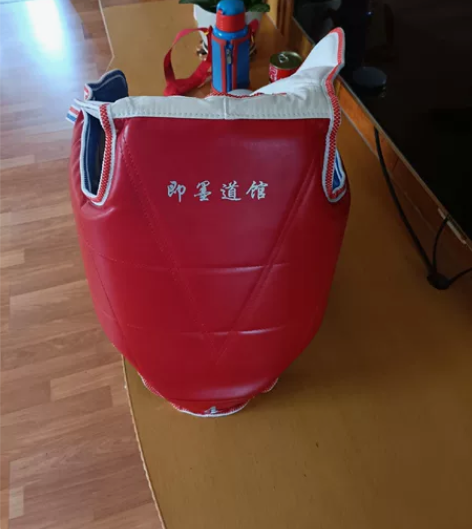 全新跆拳道护具一套 感兴趣的话点“我想要”...