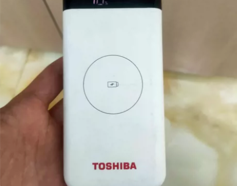 东芝充电宝，旅行电源，有电量显示，超大容量...
