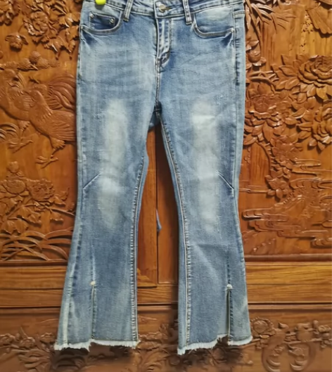 全新时尚牛仔裤，超显腿长，全新没穿过！27...