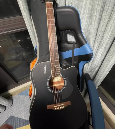 卢森吉他，买来三分钟热度一直没怎么弹 感兴...