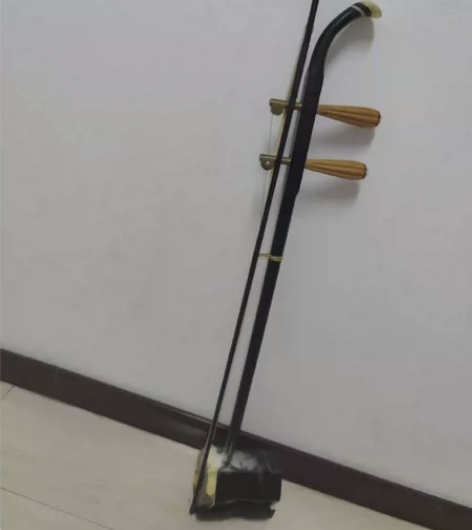 20年老二胡 。 价格私聊20年前500元...