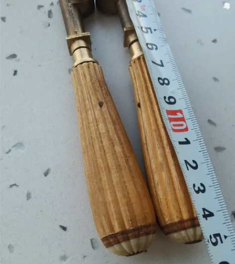 一对黄杨木二胡轴子，16瓣精细雕刻，包邮，...