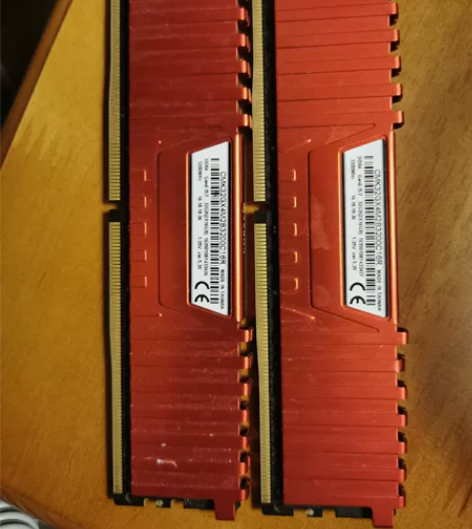 海盗船32G内存套装两根16G DDR4、3200频率、红色...