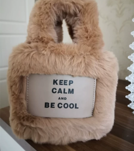 毛毛手提包，手感好带肩带，全新带包装，清库...