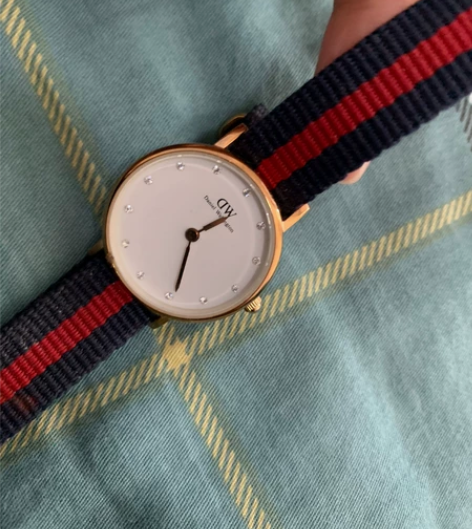 DW手表  保真 因为高中买的现在用不到了...