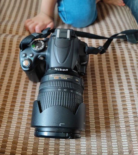 尼康D5000单反，配18-105镜头。9...