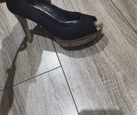 思加图防水台高跟鱼嘴系带单鞋 没怎么穿，