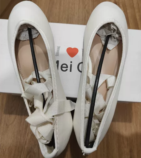 女士白色软底鞋 系带芭蕾舞鞋 豆豆鞋 全新...