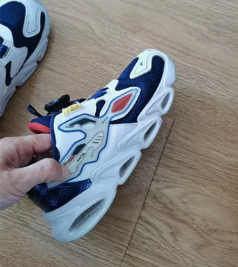 安踏男童鞋亮灯闪灯运动鞋旋钮扣跑鞋 33码...