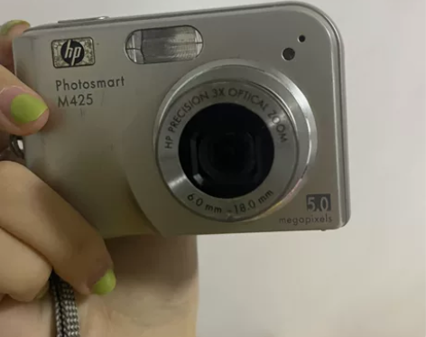 从家里找到的惠普小相机有内存卡有电池有时候...