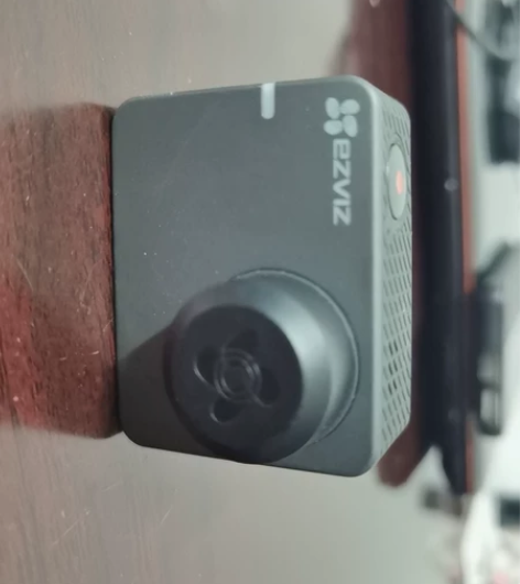 萤石云s2运动相机无卡，有电池，无充电器。...