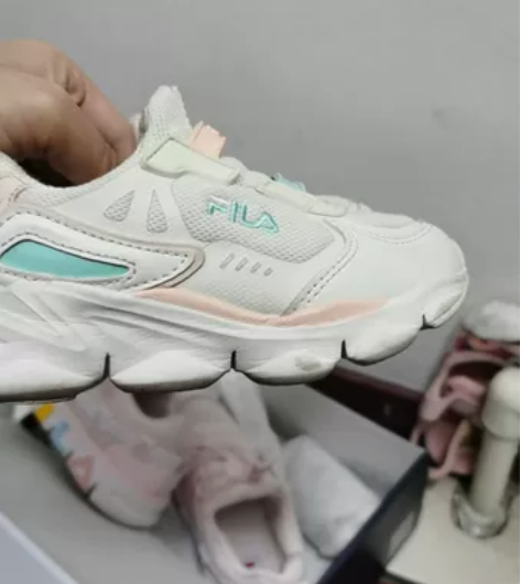 斐乐女童运动鞋正品，9新，27码，170内...