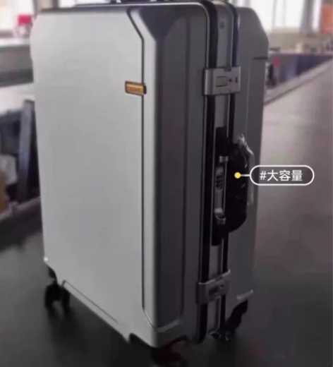 商场撤柜，全新袋鼠行李箱铝框包邮处理，行箱...
