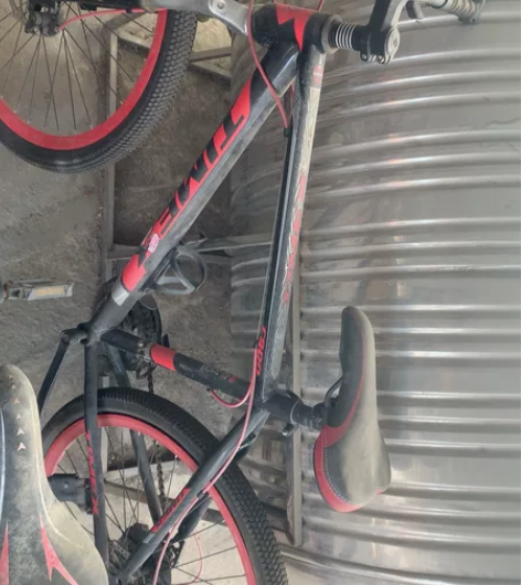 俩辆山地自行车车况良好洗干净跟新车一样，两...