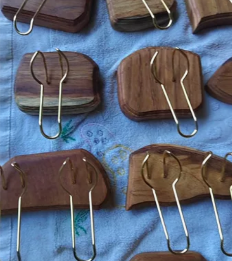 实木不规则单位双位可拆卸的烟斗架，形状各异...