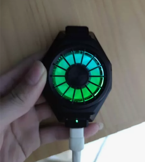 黑鲨散热器功能完好夏天散热功能还是很强的，...