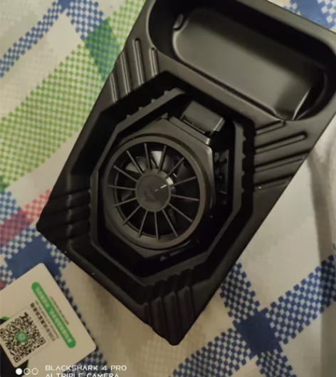 手机散热器。全新。买手机送的，从来没用过，...