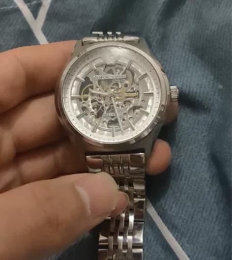 阿玛尼复刻手表成色如图，有轻微使用痕迹，走...