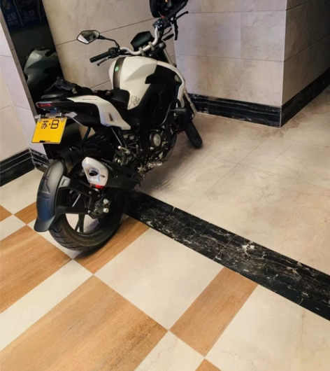 贝纳利小迅龙150排量，个人一手车，20年...