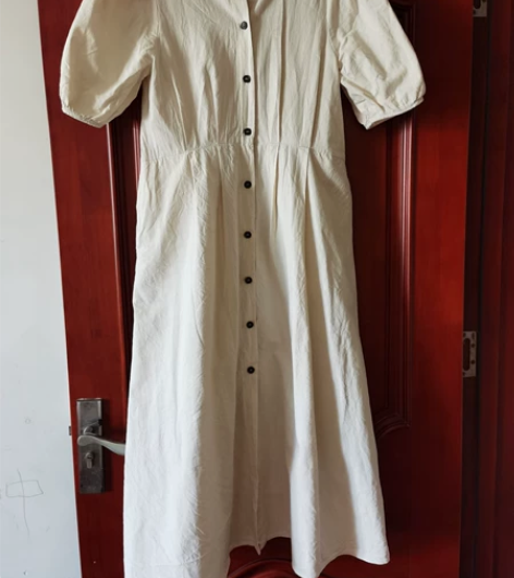 韩国代购的法式裙裙 米白色，有腰身对身材有...