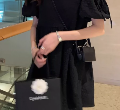 露肩系带连衣裙女高腰夏季 法式甜美暗花纹裙...