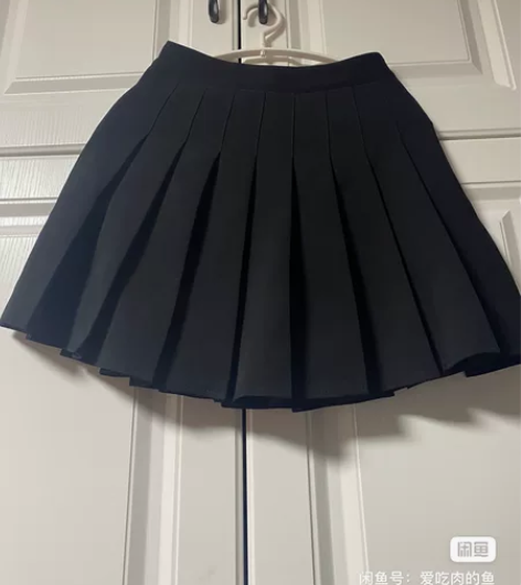 黑色百褶裙，百搭 颜色很正 短裙 全新全新...