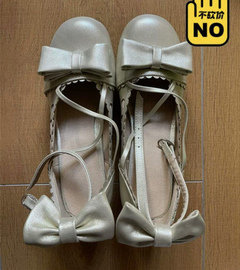 全新公主风单鞋。到时买来想着配洛丽塔裙子的...