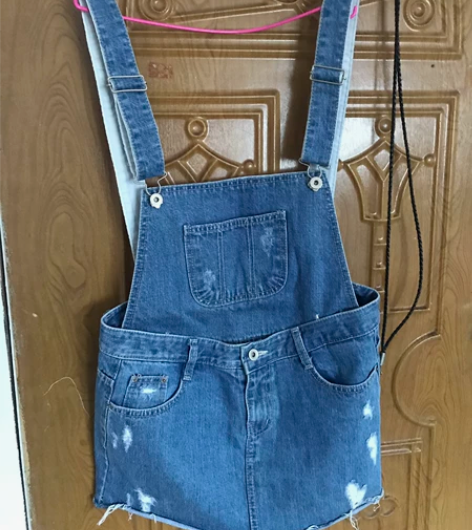牛仔背带裙，很漂亮可爱，只不过我太高穿着有...