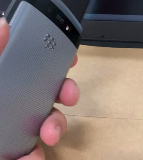 黑莓手机,闲置了几年,曾经的最爱,现在忙没...