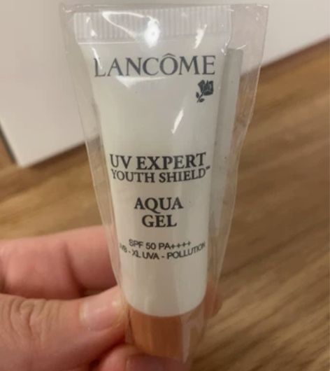 兰蔻水漾防晒小样 感兴趣的话点“我想要”和...