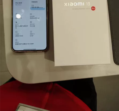 自用小米13顶配12512白色99新,还在...