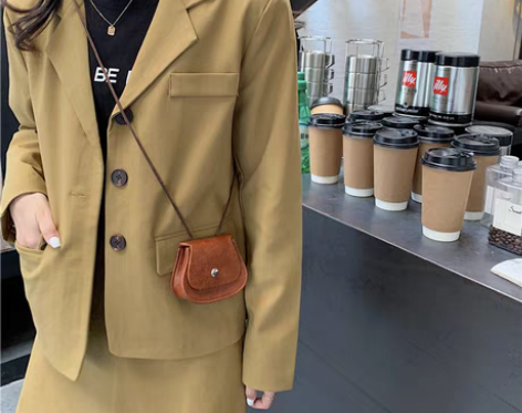 转卖果柠莞尔 女士包 感兴趣的话点“我想要...