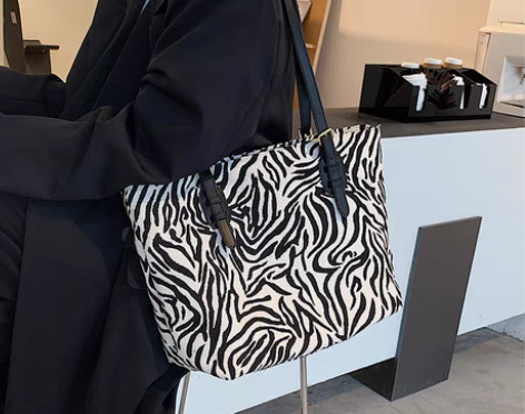 转卖斑马纹包包女大容量2021新款夏季爆款...