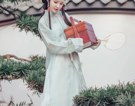 转卖都城南庄春夏新款原创绣花日常汉服闺门披...