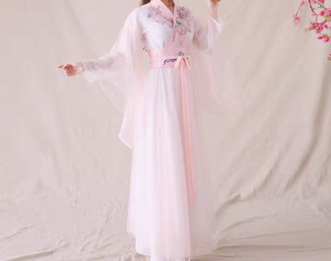 转卖美俪秘籍 民族装舞台装 感兴趣的话点“...