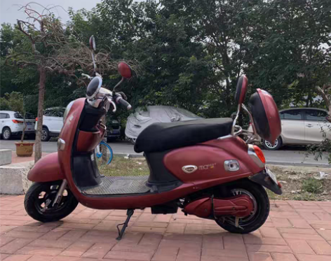 阿米尼锂电电动车 实拍图片，成色很新，车子...