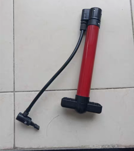 打气筒95成新，只有1尺长小巧玲珑携带方便...