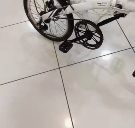 出辆吉普（JeeP品牌跑车）正常骑行.成色...