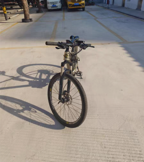 吉普山地自行车，去年年底买的，今年工作原因...