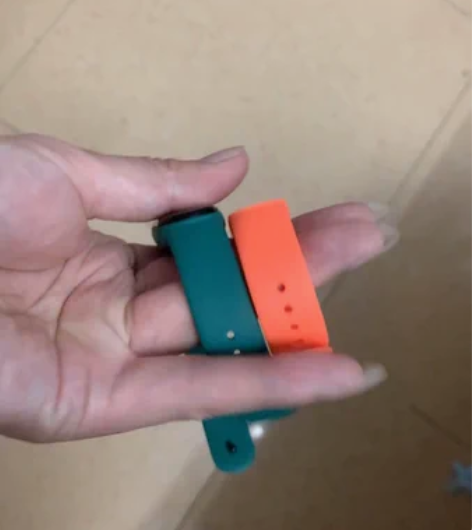 包邮小米手环5，全新绿色表带，还送一条橙包...