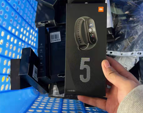 包邮小米手环5 包装破损 屏幕略微划痕 功...