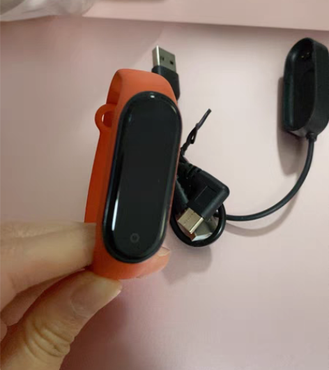 转卖小米手环4智能手表 感兴趣的话点“我想...