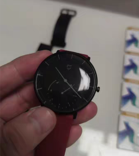 小米石英手表，原装表带加新买的硅胶枣红腕带...