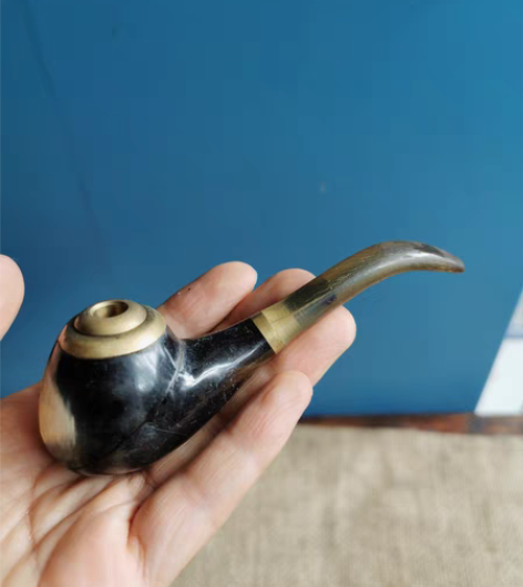 民国角烟斗，手感润滑，精巧！ 感兴趣的话点...