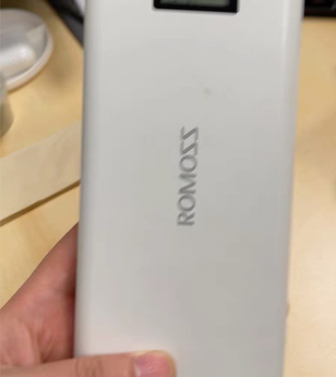 罗马仕充电宝,很耐用。低价出 感兴趣的话点...